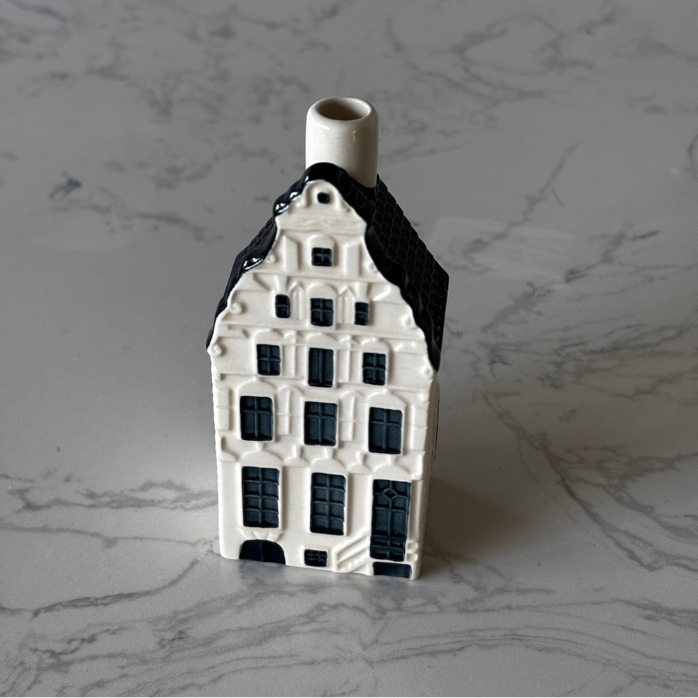 KLM #53 Blue Delft House by BOLS
